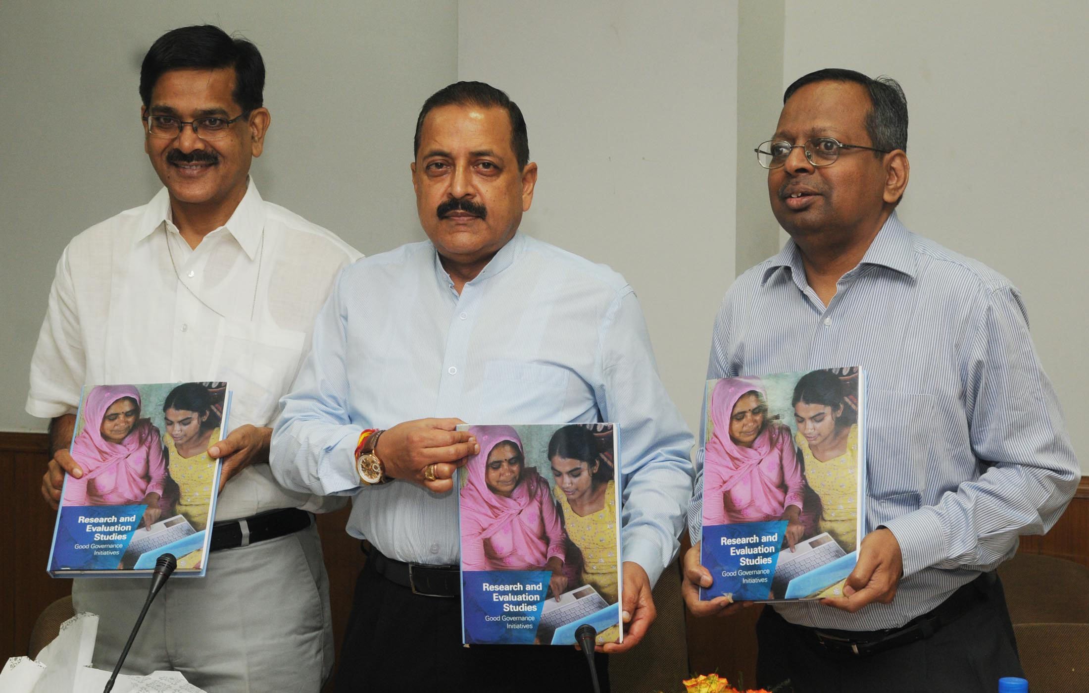 Dr. Jitendra Singh releasing the report on Research & Evaluation Studies on ‘’Accountability and Transparency”