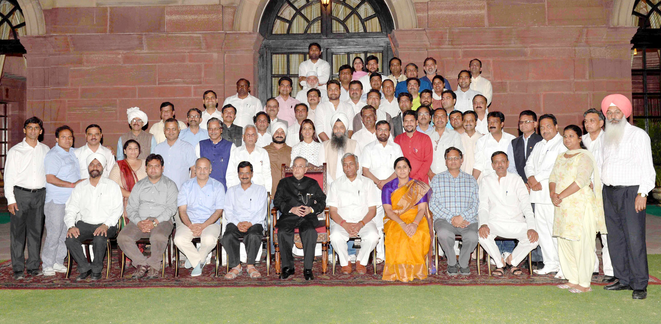 MLAs of 6th Legislative Assembly of Delhi, at Rashtrapati Bhavan,