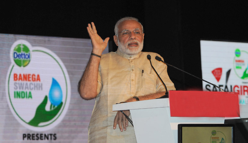 PM Modi addressing the gathering at the Safaigiri Summit & Awards 2015
