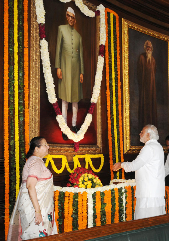 PM Modi paying floral tributes at the portrait of the former Prime Minister, Shri Morarji Desai, on his Birth Anniversary,
