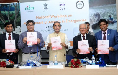 The Union Minister for Agriculture and Farmers Welfare, Shri Radha Mohan Singh releasing the Disaster Management Plan, at the National Workshop on Management of Animals in Emergencies, organised by the National Institute of Disaster Management, in New Delhi on March 03, 2016.
The Secretary, Department of Animal Husbandry, Dairying and Fisheries, Ministry of Agriculture, Shri A.K. Angurana and other dignitaries are also seen.