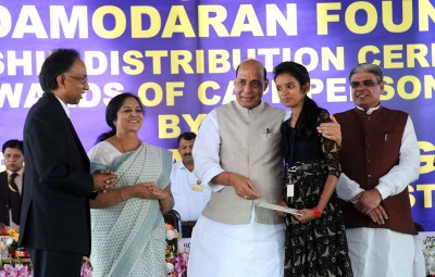 The Union Home Minister, Shri Rajnath Singh distributed the Sarojini Damodaran Foundation Scholarship, at a function, in New Delhi on March 18, 2016.
	The Minister of State for Home Affairs, Shri Haribhai Parthibhai Chaudhary and other dignitaries are also seen.